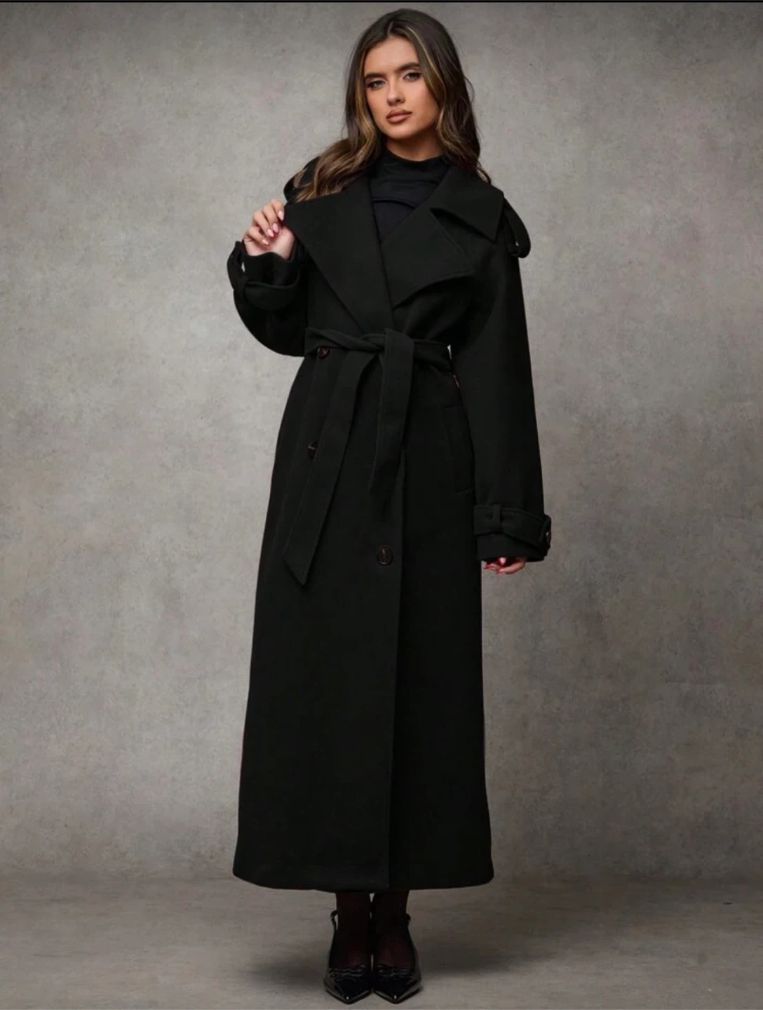 Black trench court
