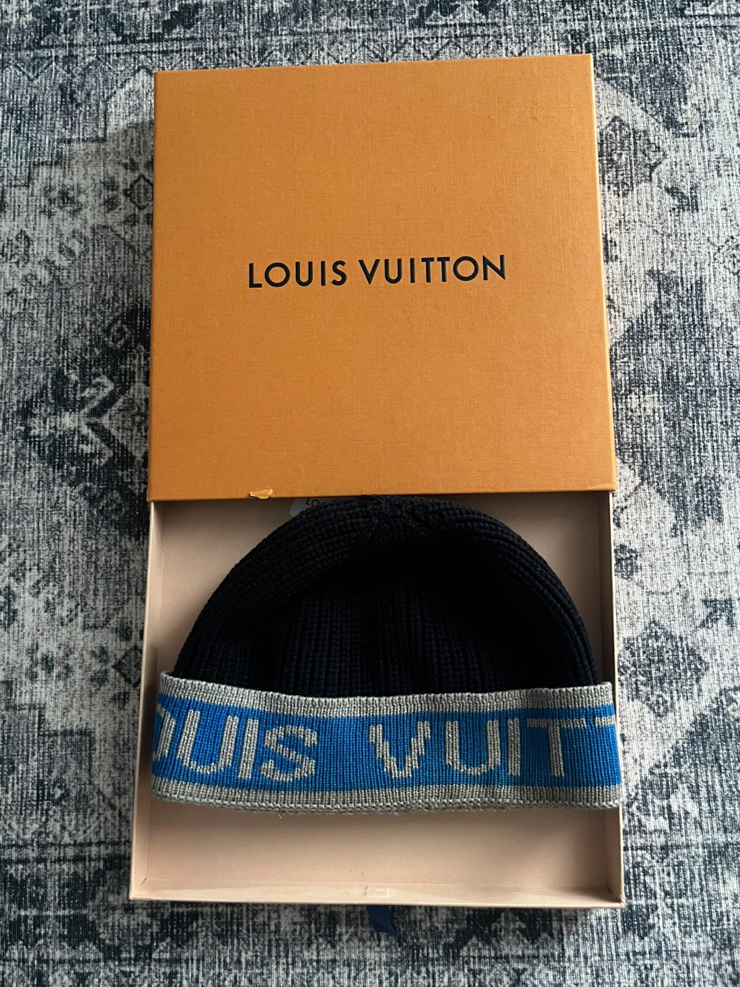 Louis Vuitton Beanie Hat with Box - photo 2