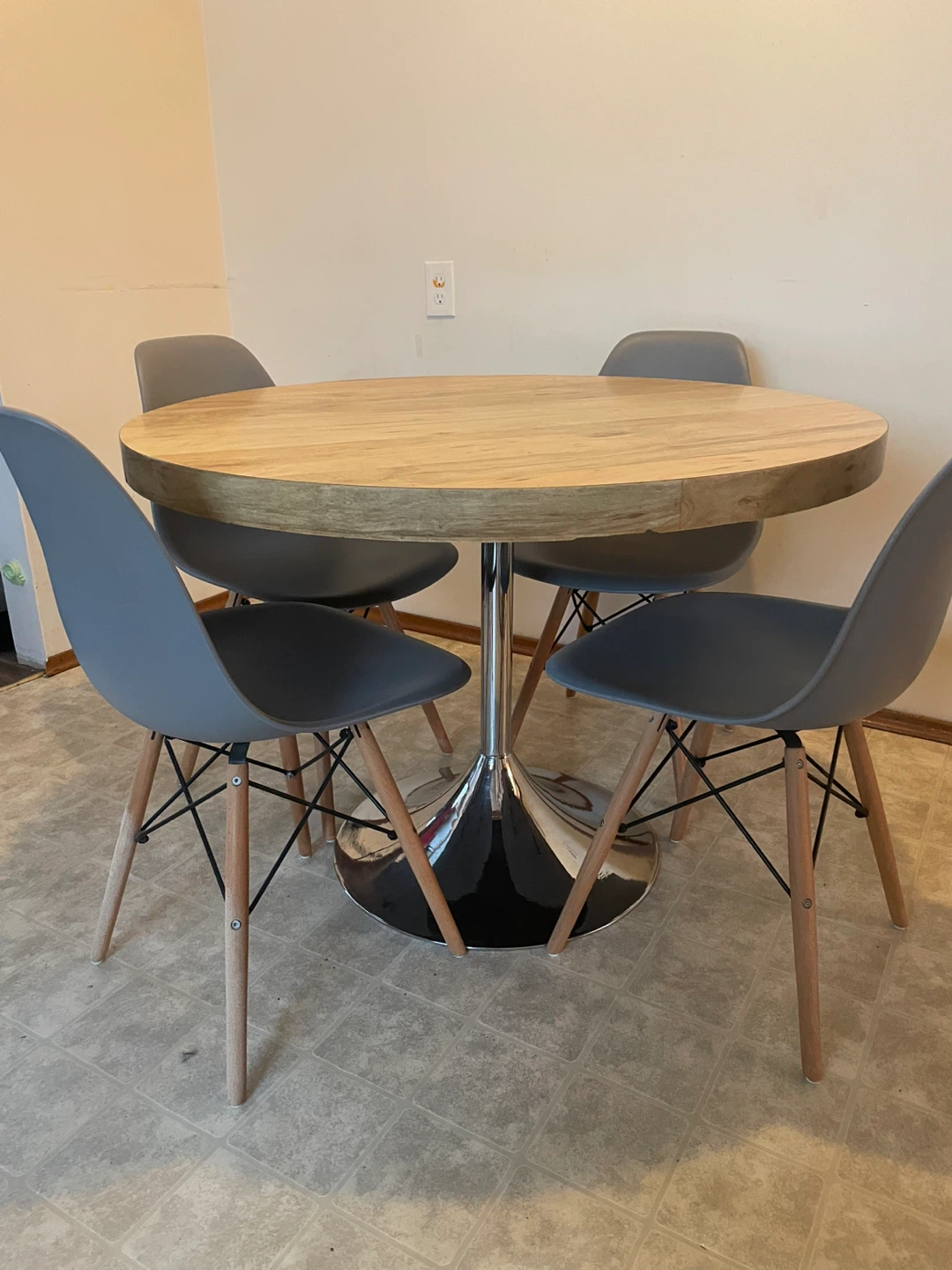 Round Wooden Dining Table with 4 Gray Chairs