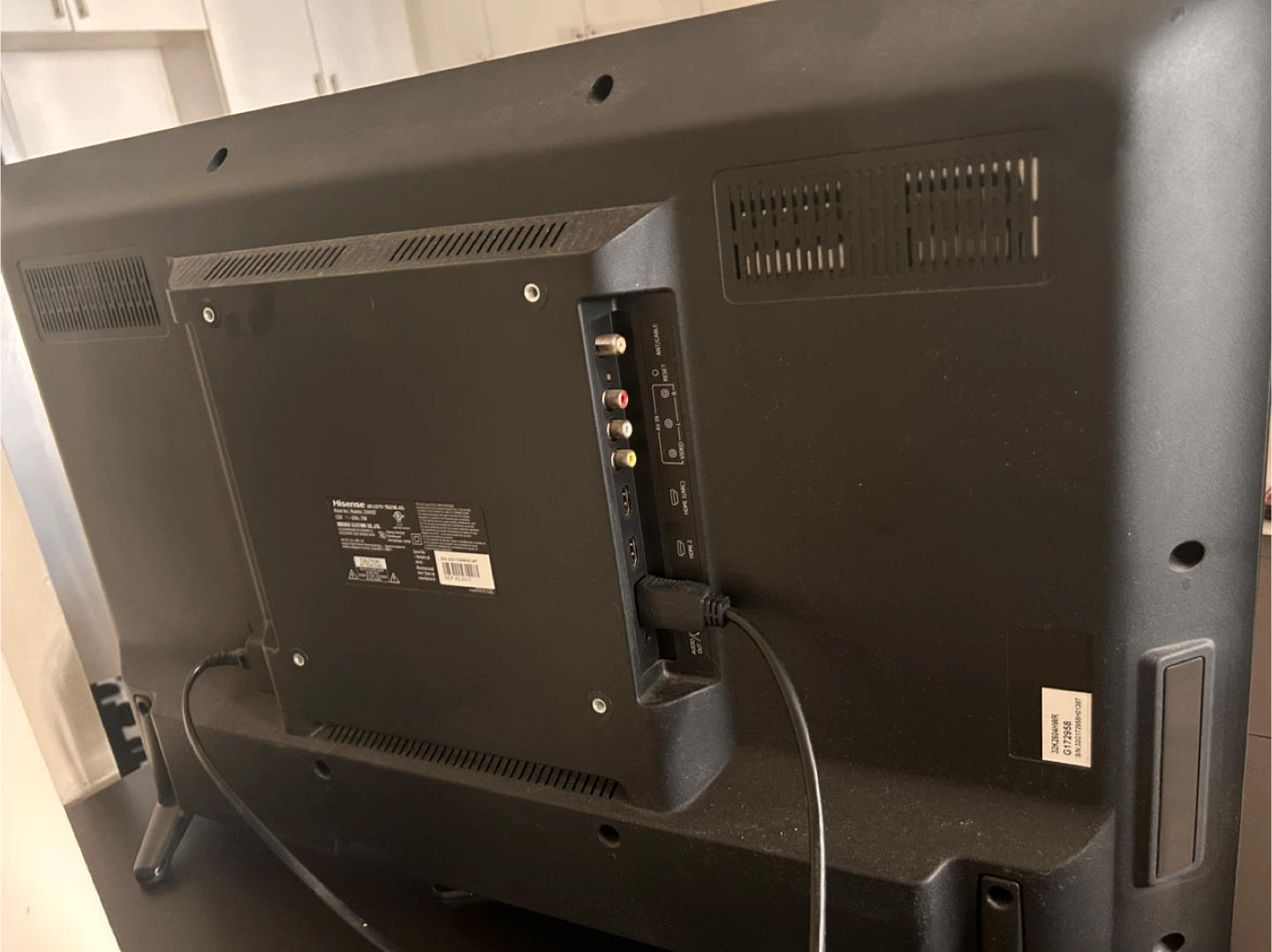 Hisense 32-inch Roku Smart TV - photo 2