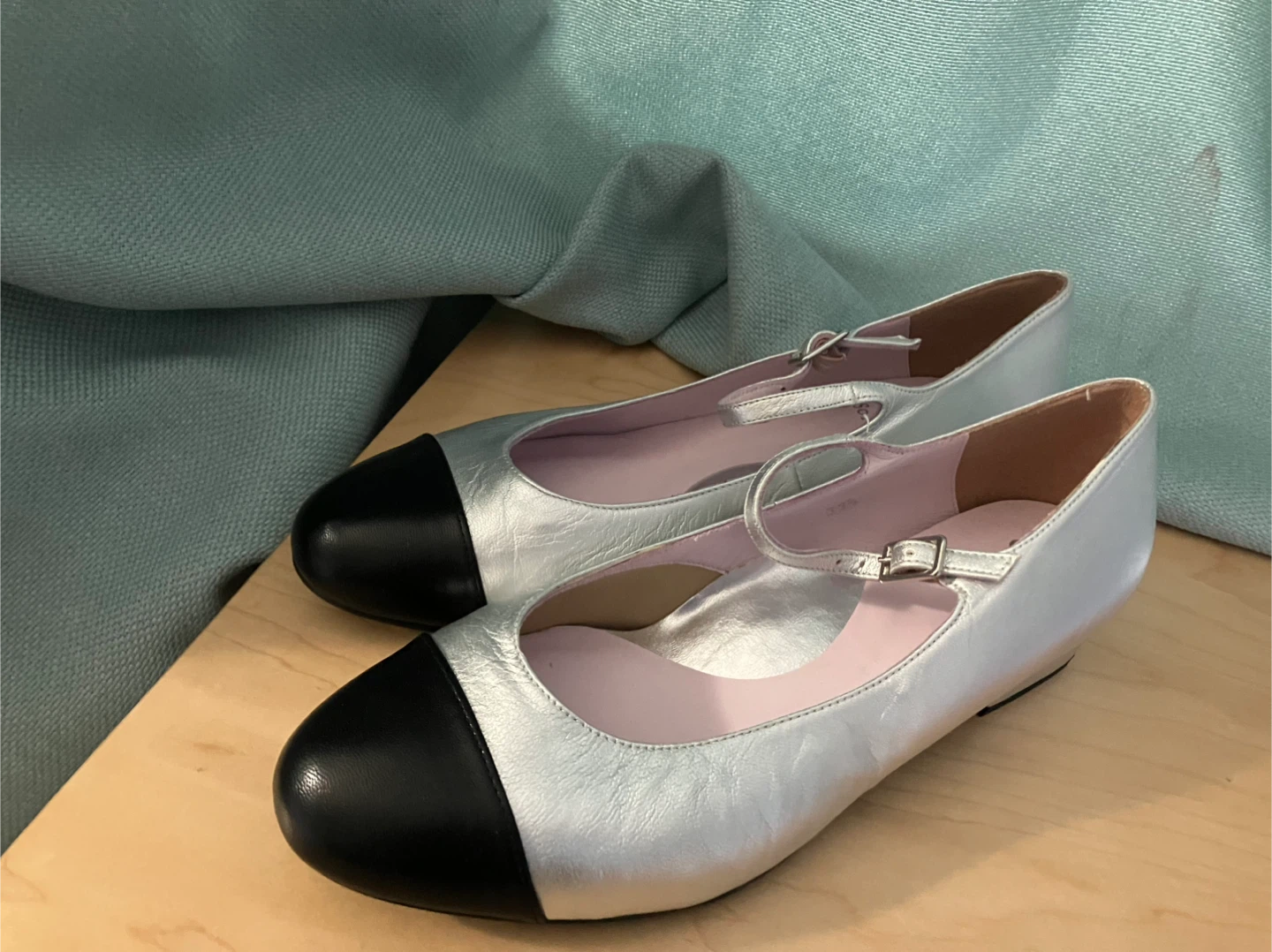 Sole Bliss Silver & Black Leather Block Heel Shoes - Size 8.5