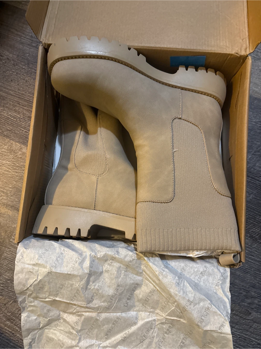 burudani Beige Chelsea Boots - US 9