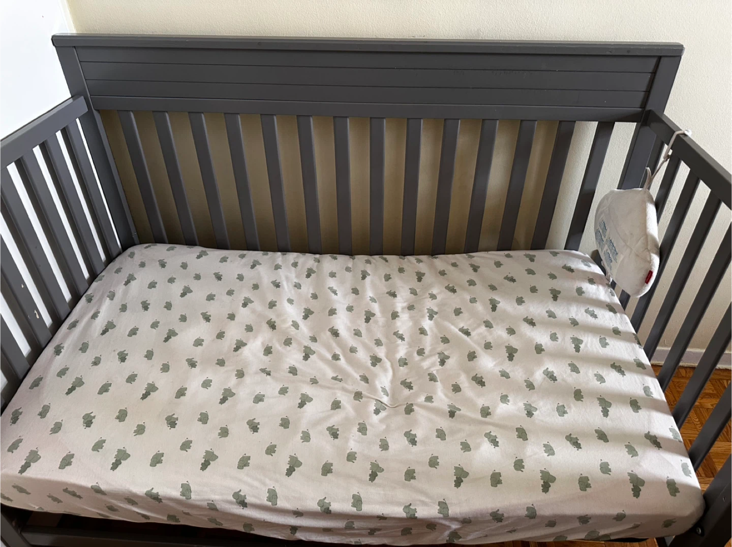 MOVE OUT SALE ⚠️MUST GO! Grey Baby Crib - photo 3