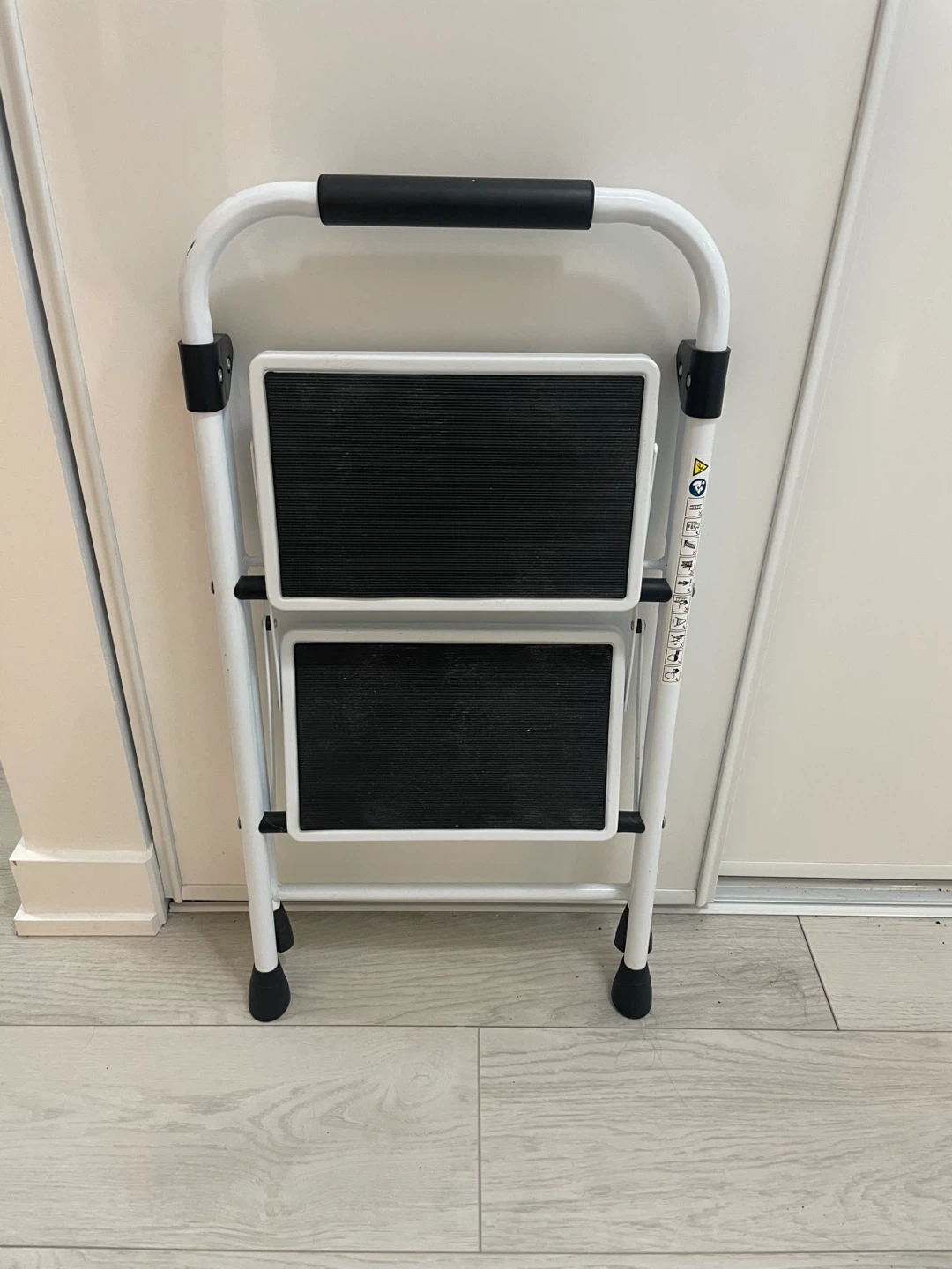 Folding 2-Step Ladder