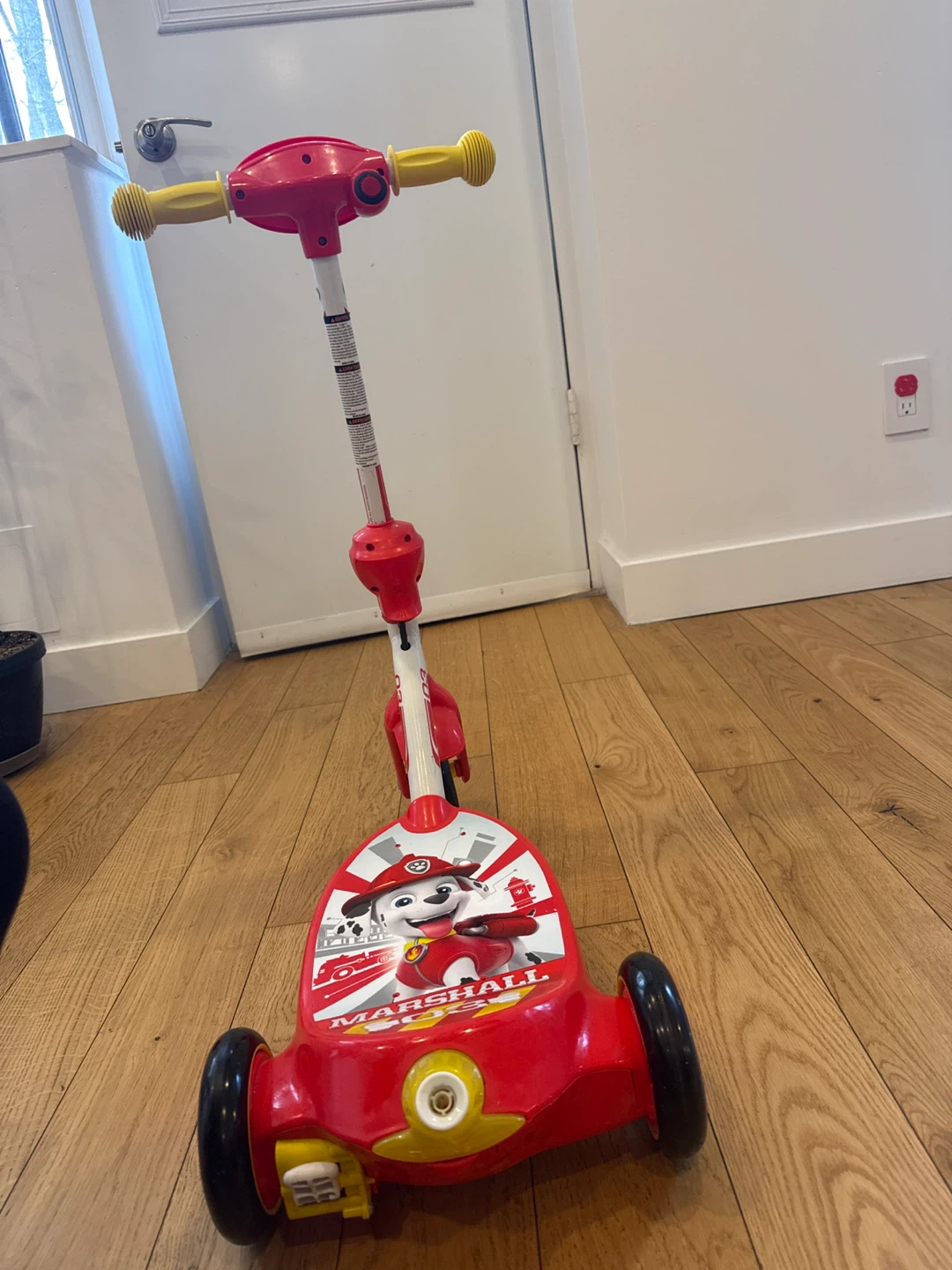 Electric Paw Patrol Marshall 3-Wheel Scooter - photo 3