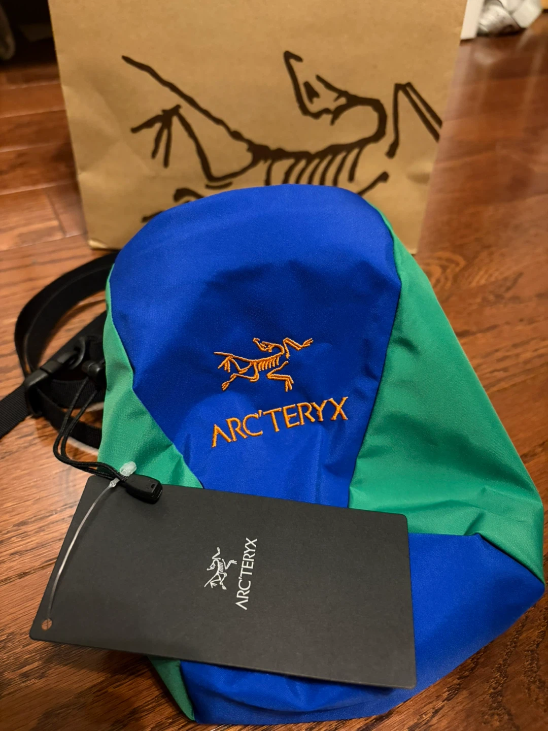 Arc'teryx Blue & Green Chalk Bag - New - photo 2