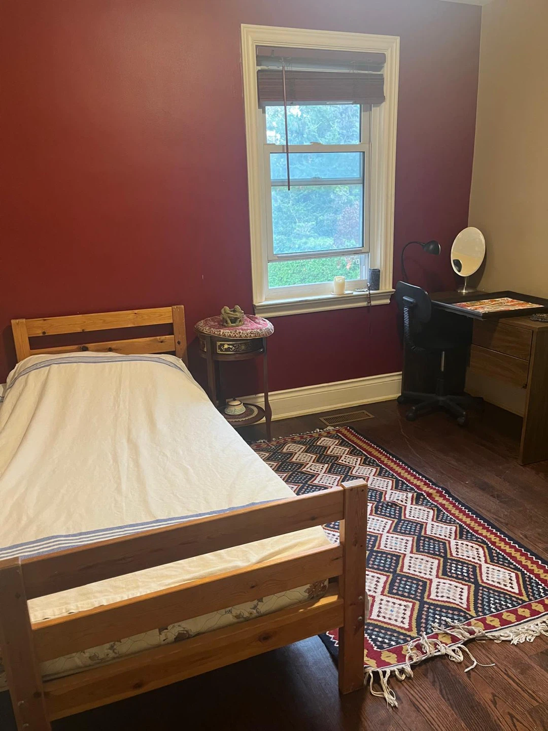 Assorted Furniture Pieces