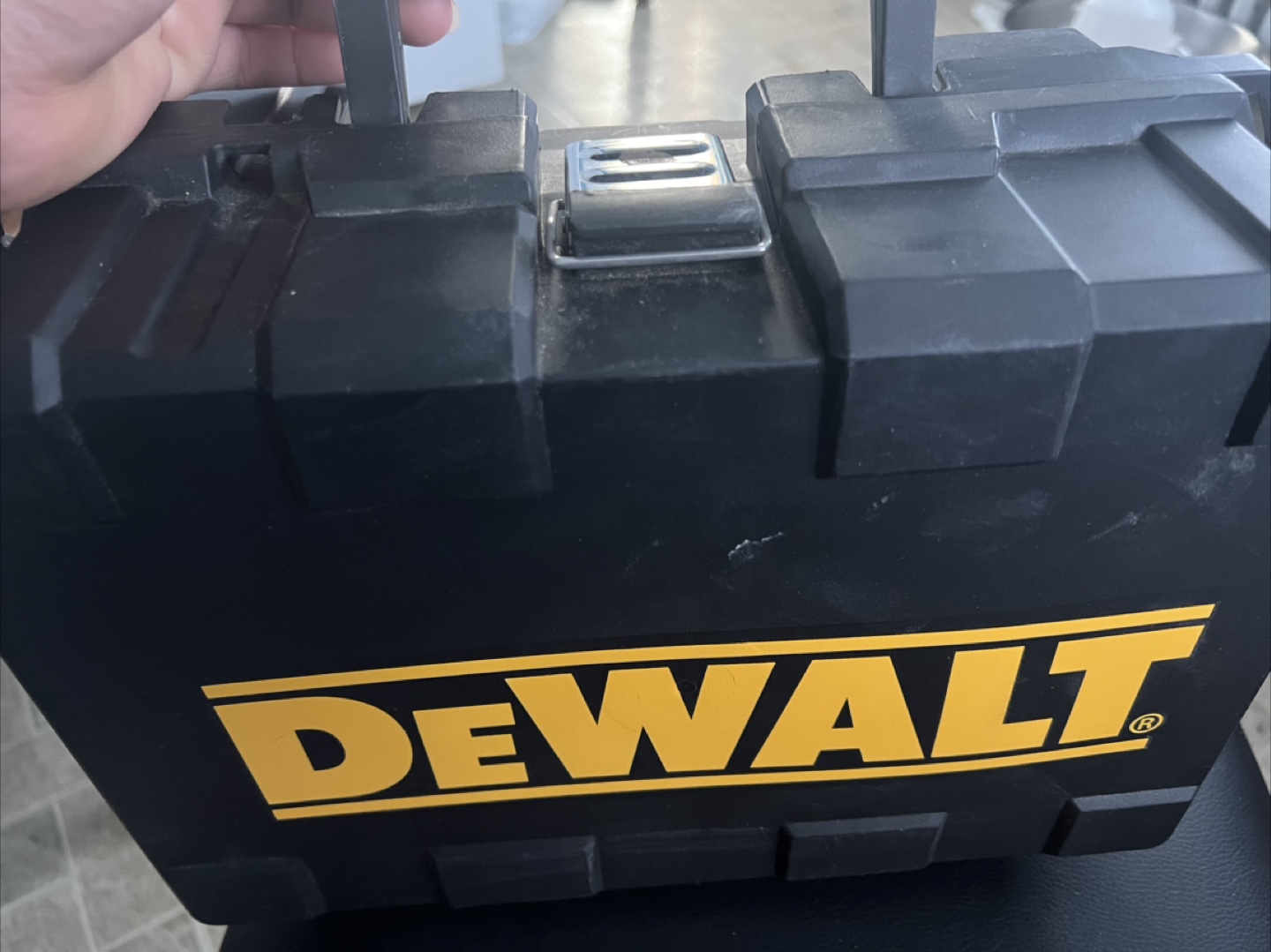 DeWalt Sander in Carrying Case - photo 2