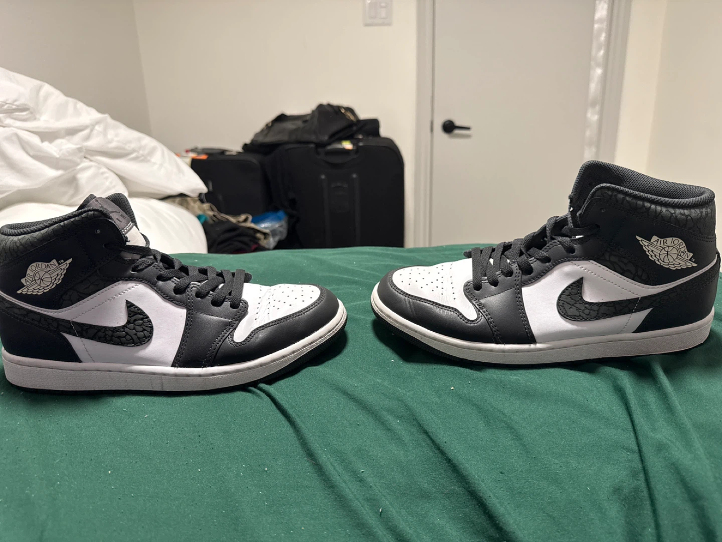 Air Jordan 1 Mid Black White (Size 9) - photo 4