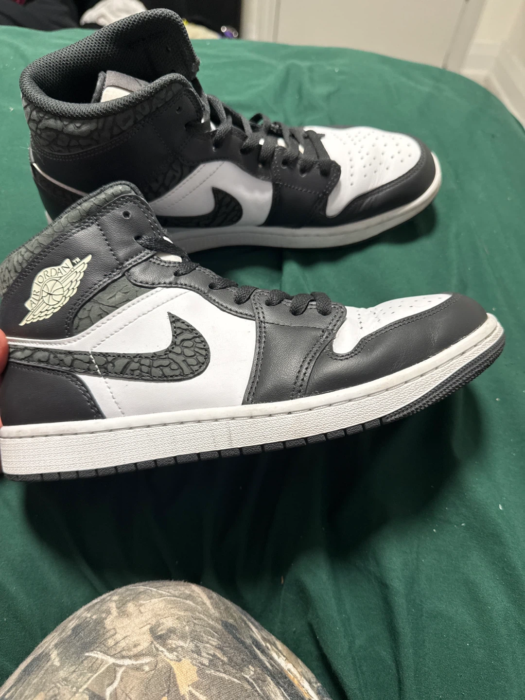Air Jordan 1 Mid Black White (Size 9)
