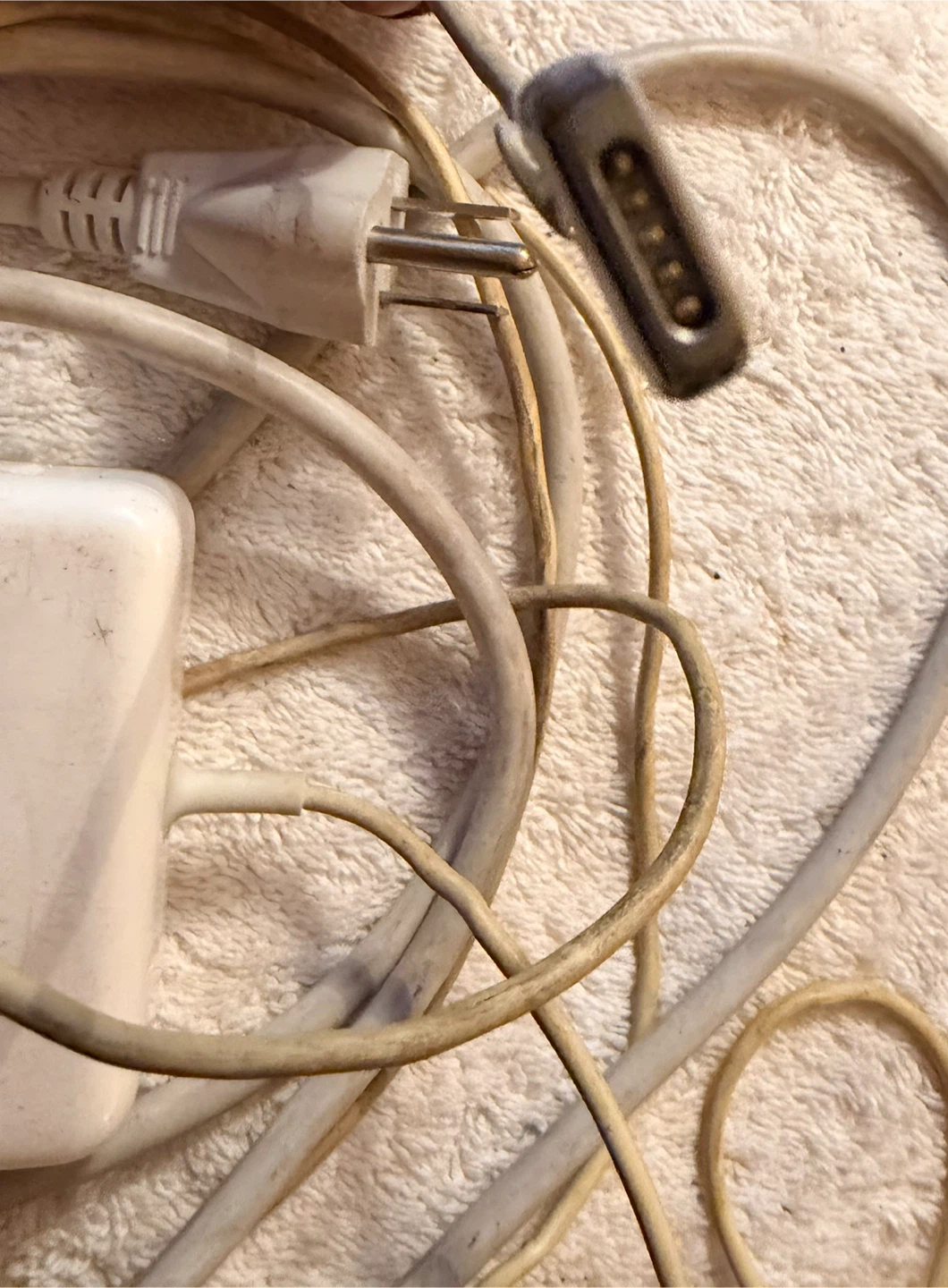 Apple Charger - photo 2