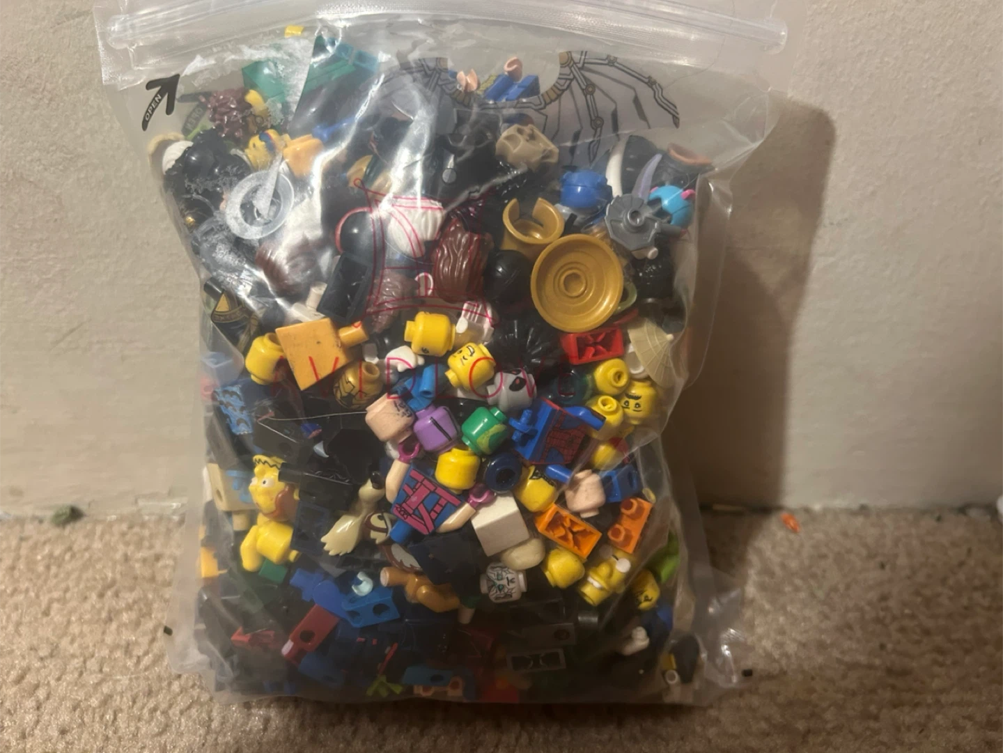 Lego Mixed Lot - Parts & Minifigs - photo 2