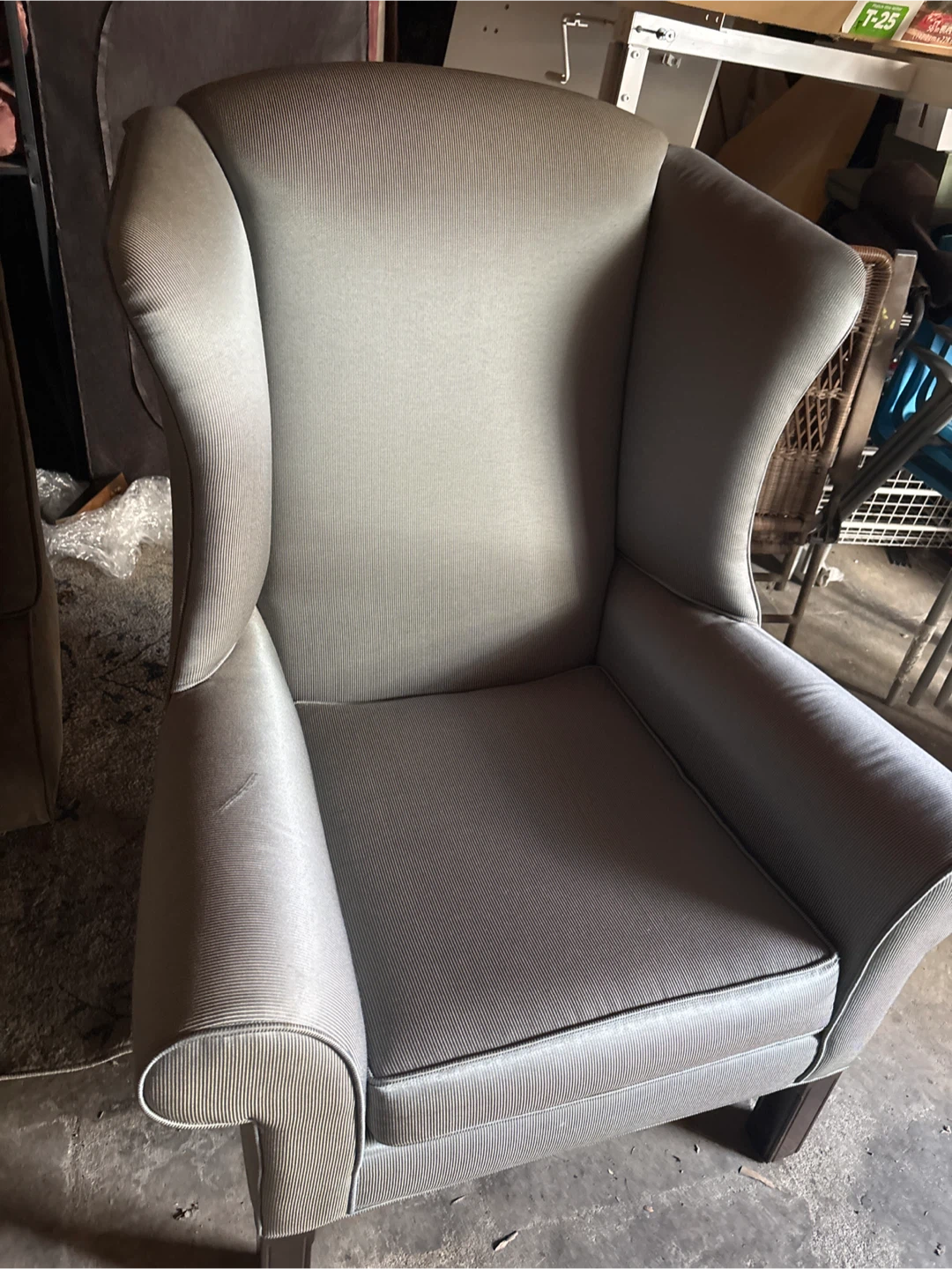 1 silver/turquoise wingback chair good condition - photo 3