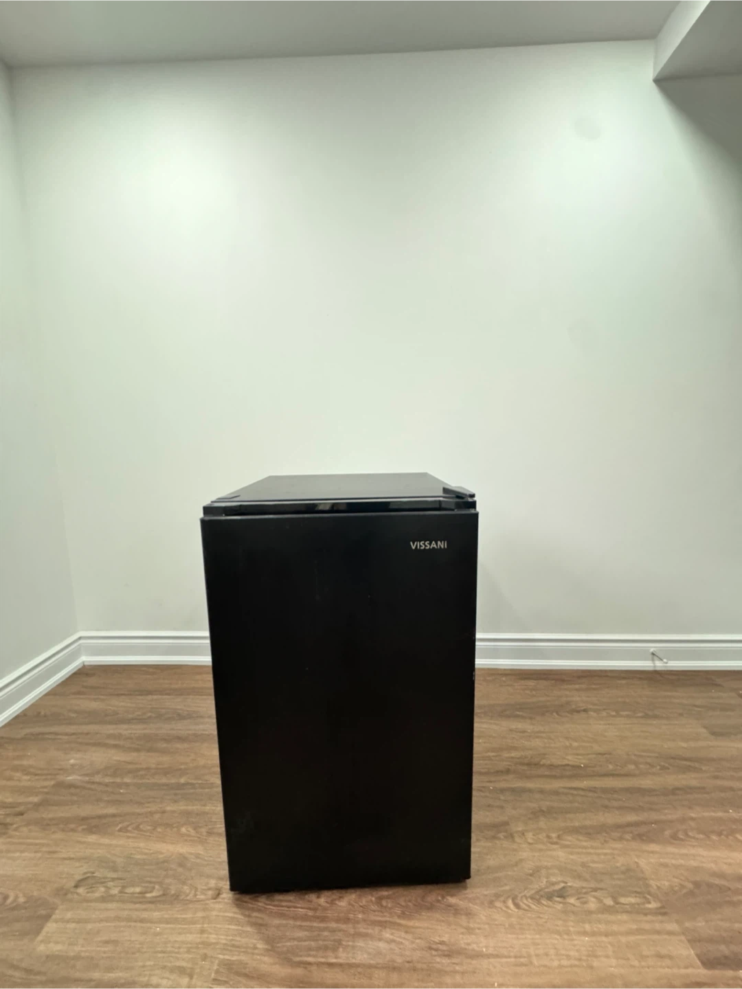 Vissani Black Mini Fridge - photo 2