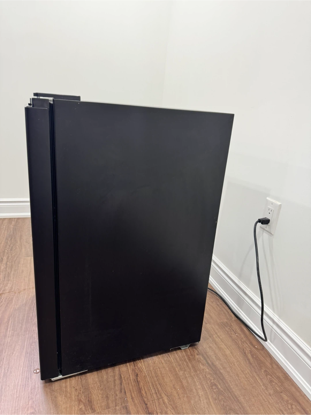 Vissani Black Mini Fridge - photo 3