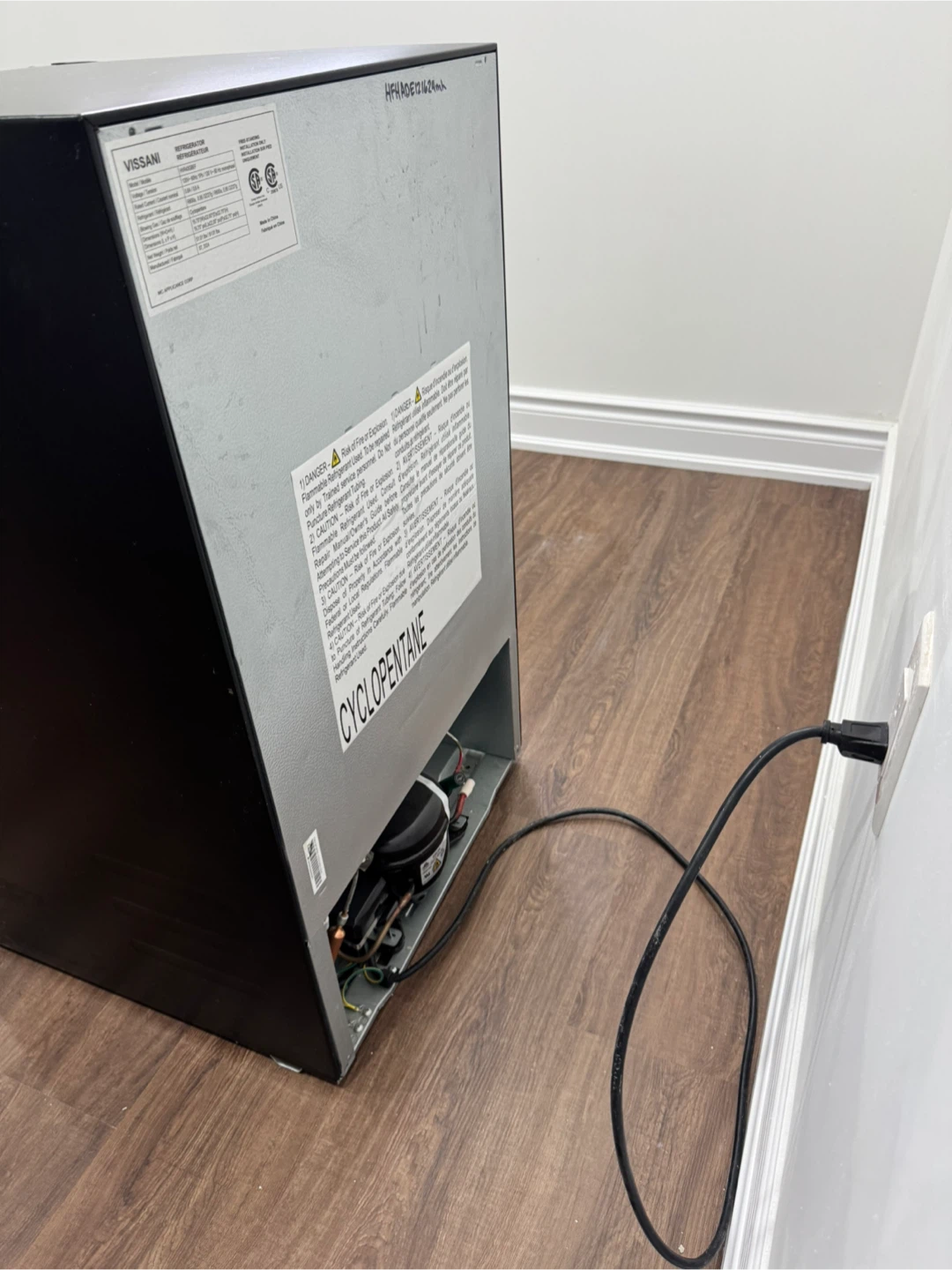 Vissani Black Mini Fridge - photo 5