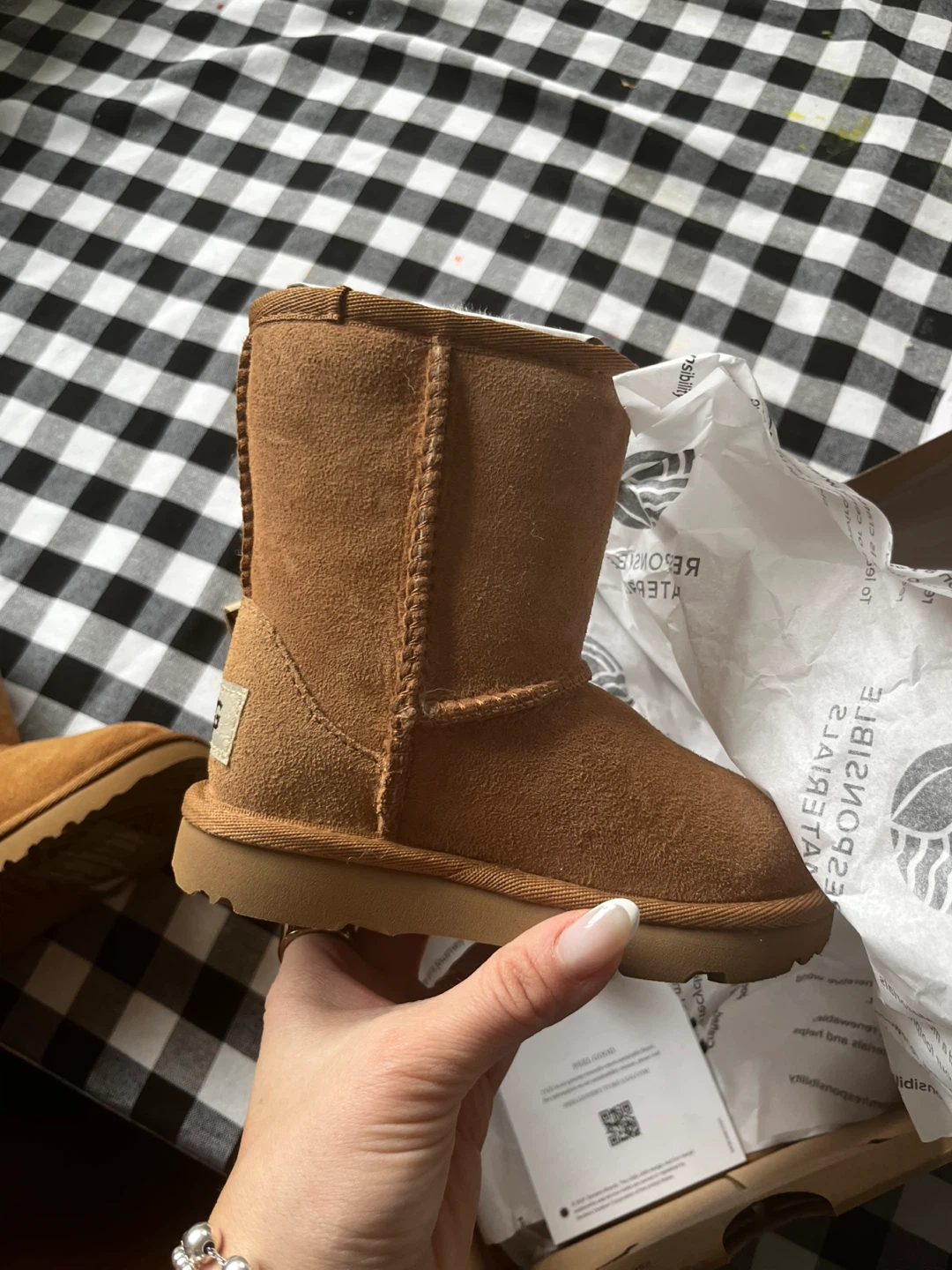 UGG Classic II kids  Boots - Size 7 (New) - photo 5