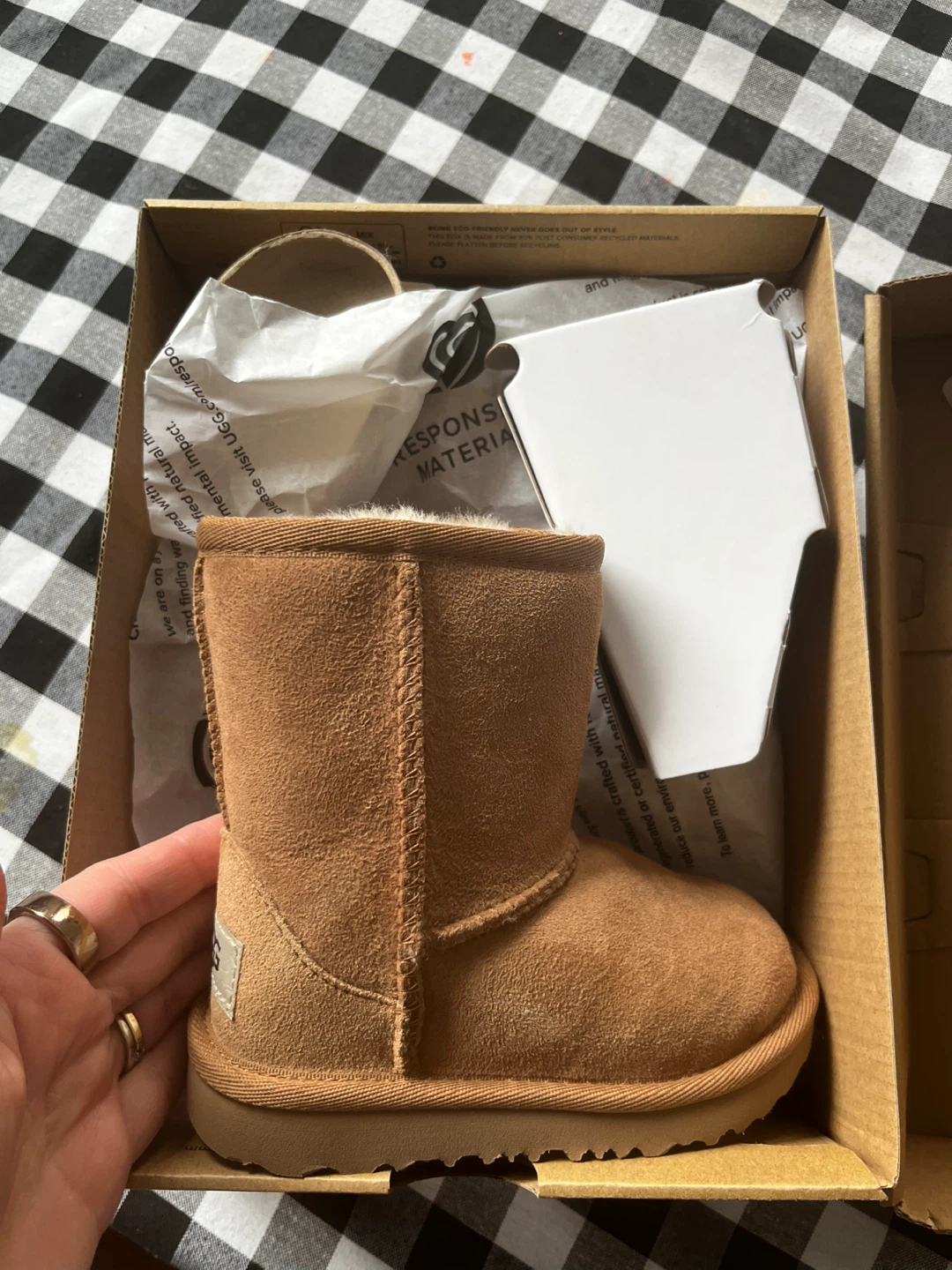 UGG Classic II kids  Boots - Size 7 (New) - photo 3