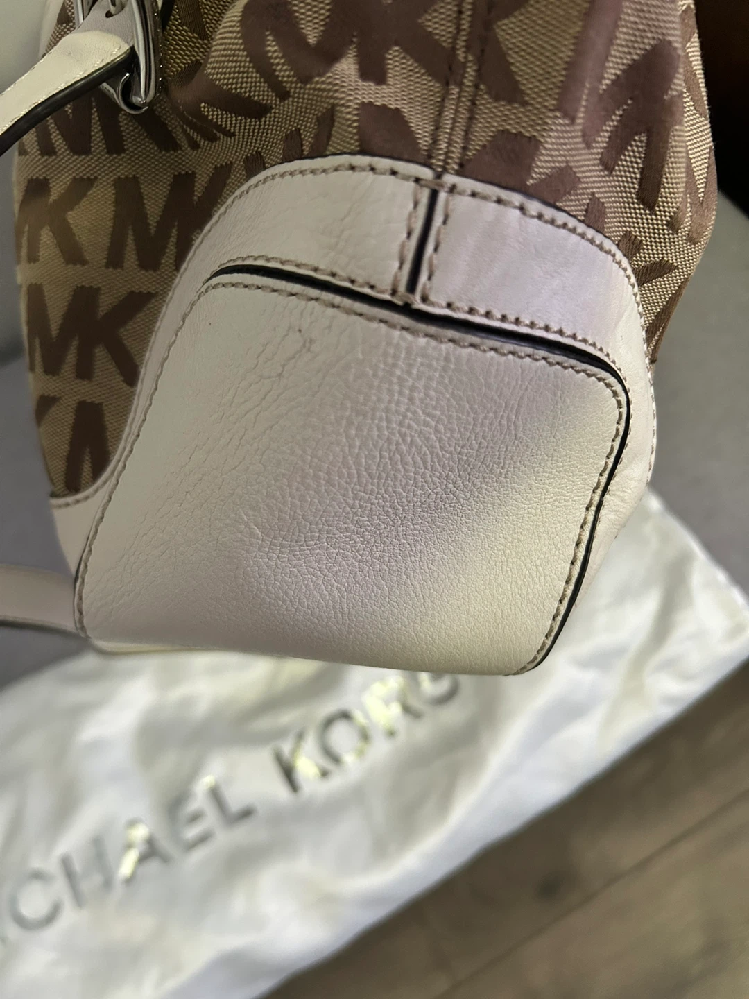 Michael Kors Beige/Brown MK Logo Satchel - photo 5