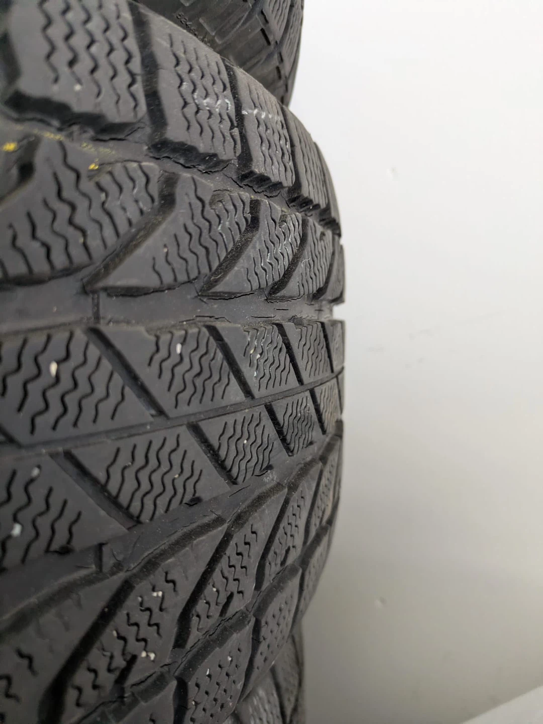 Winter Tires 235/65R16 with rims - photo 3