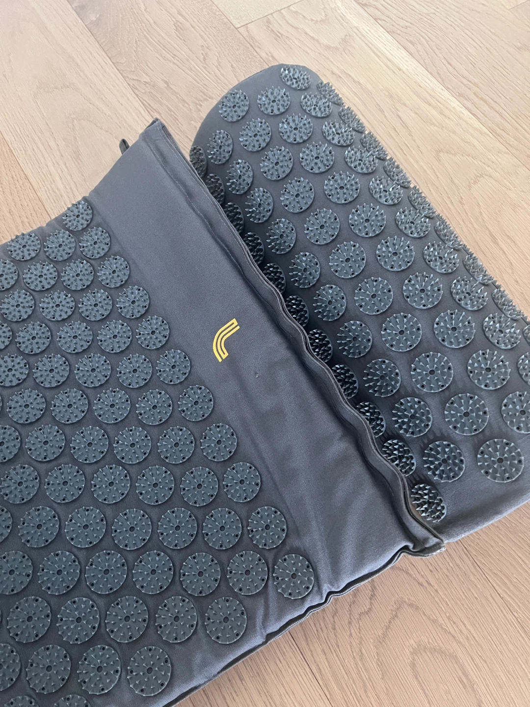 LOLE Acupressure Mat + Pillow - photo 3