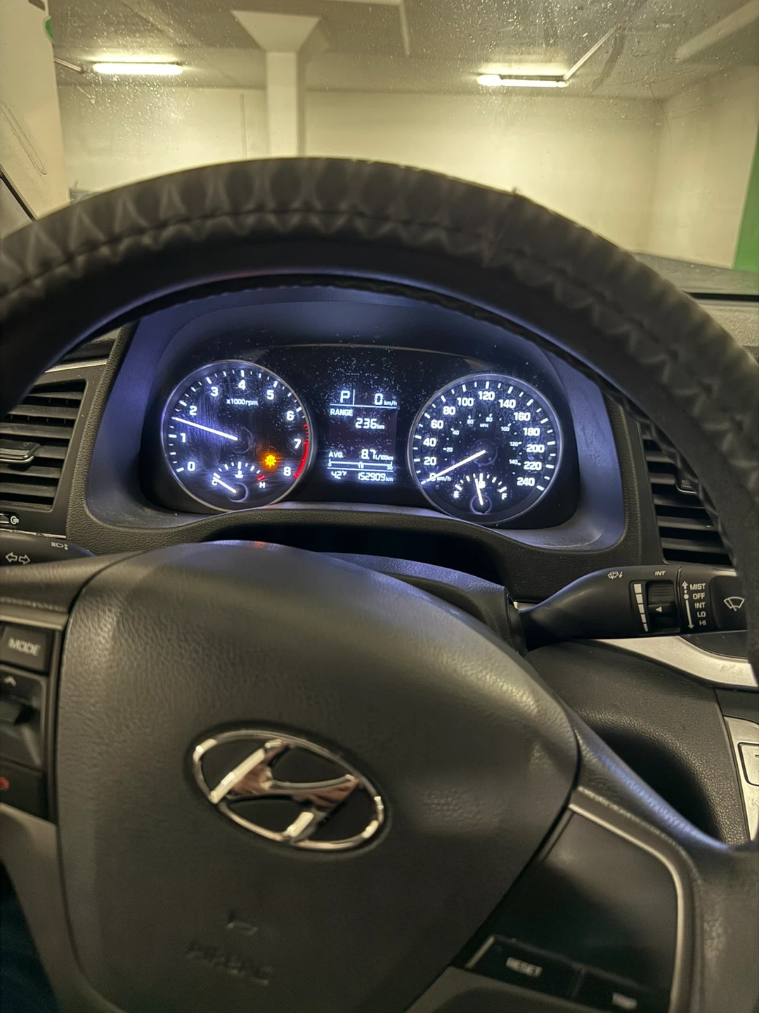 Hyundai Elantra Car - photo 3