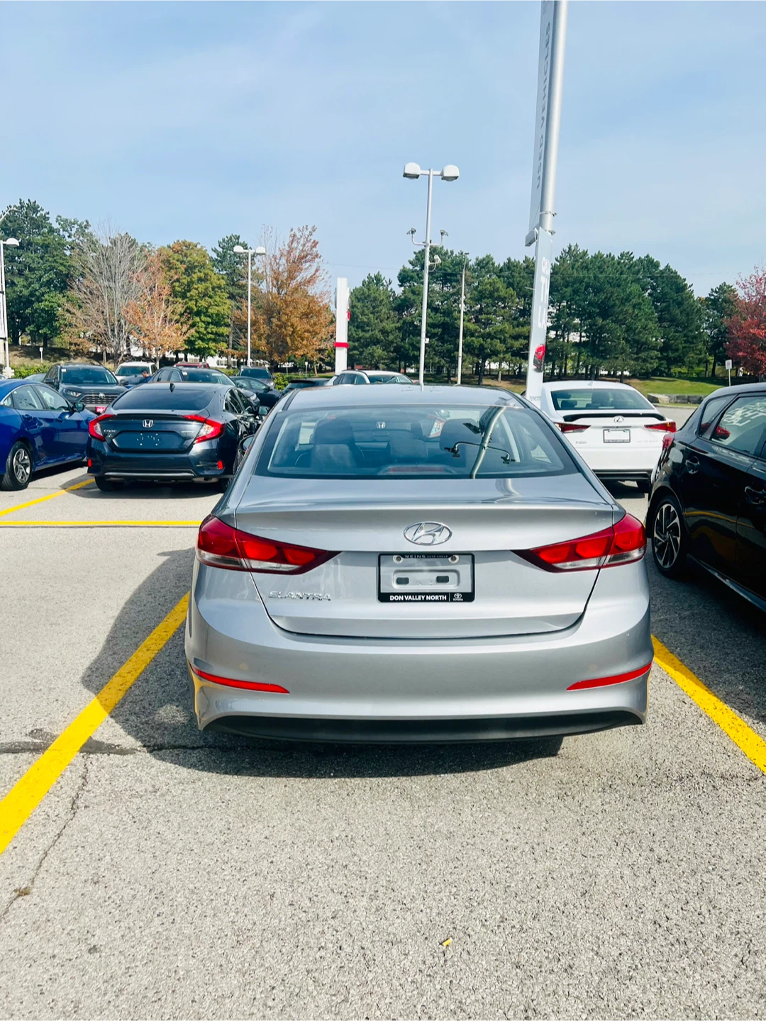 Hyundai Elantra Car - photo 2