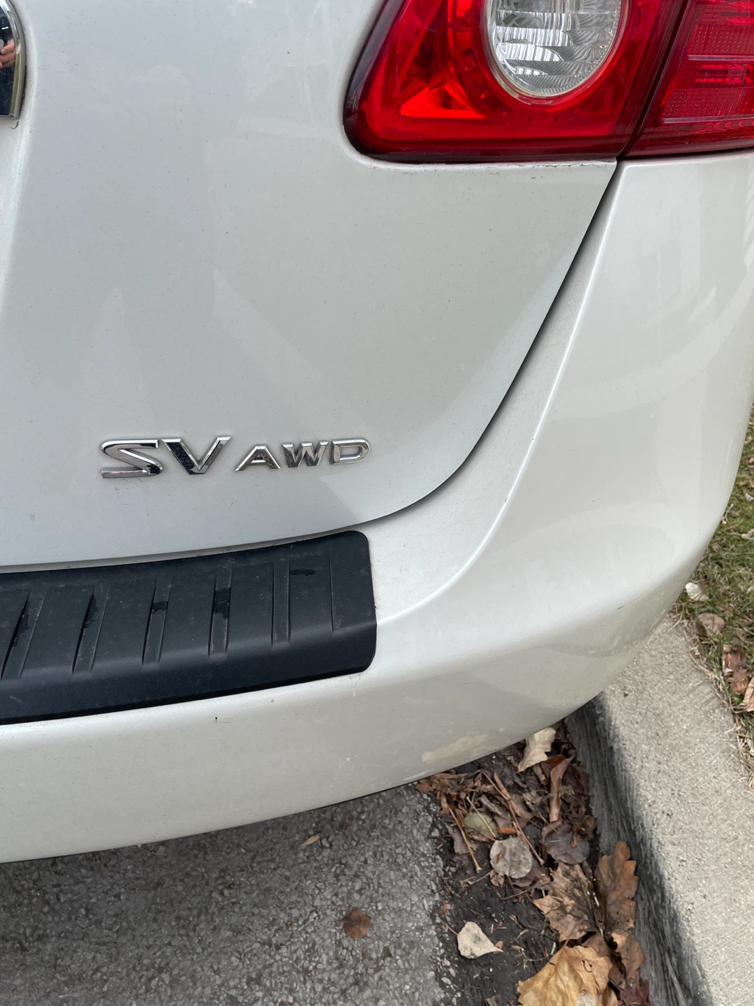 Nissan Rogue SV AWD White SUV - photo 3