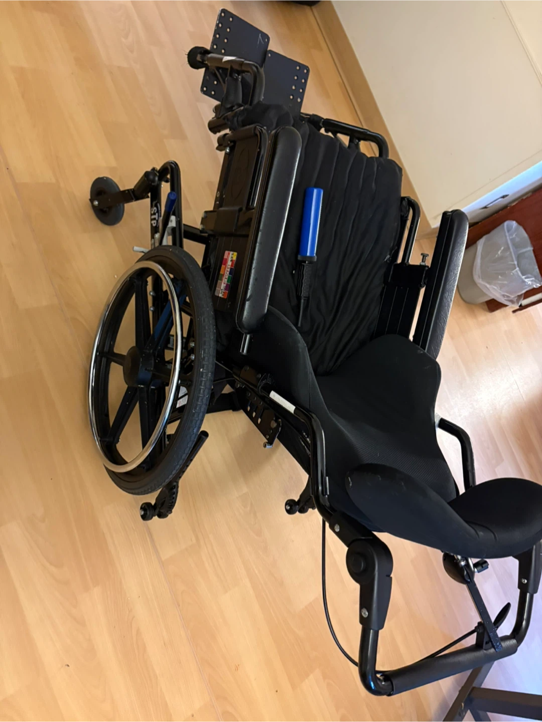 Black tilted Wheelchair - photo 2