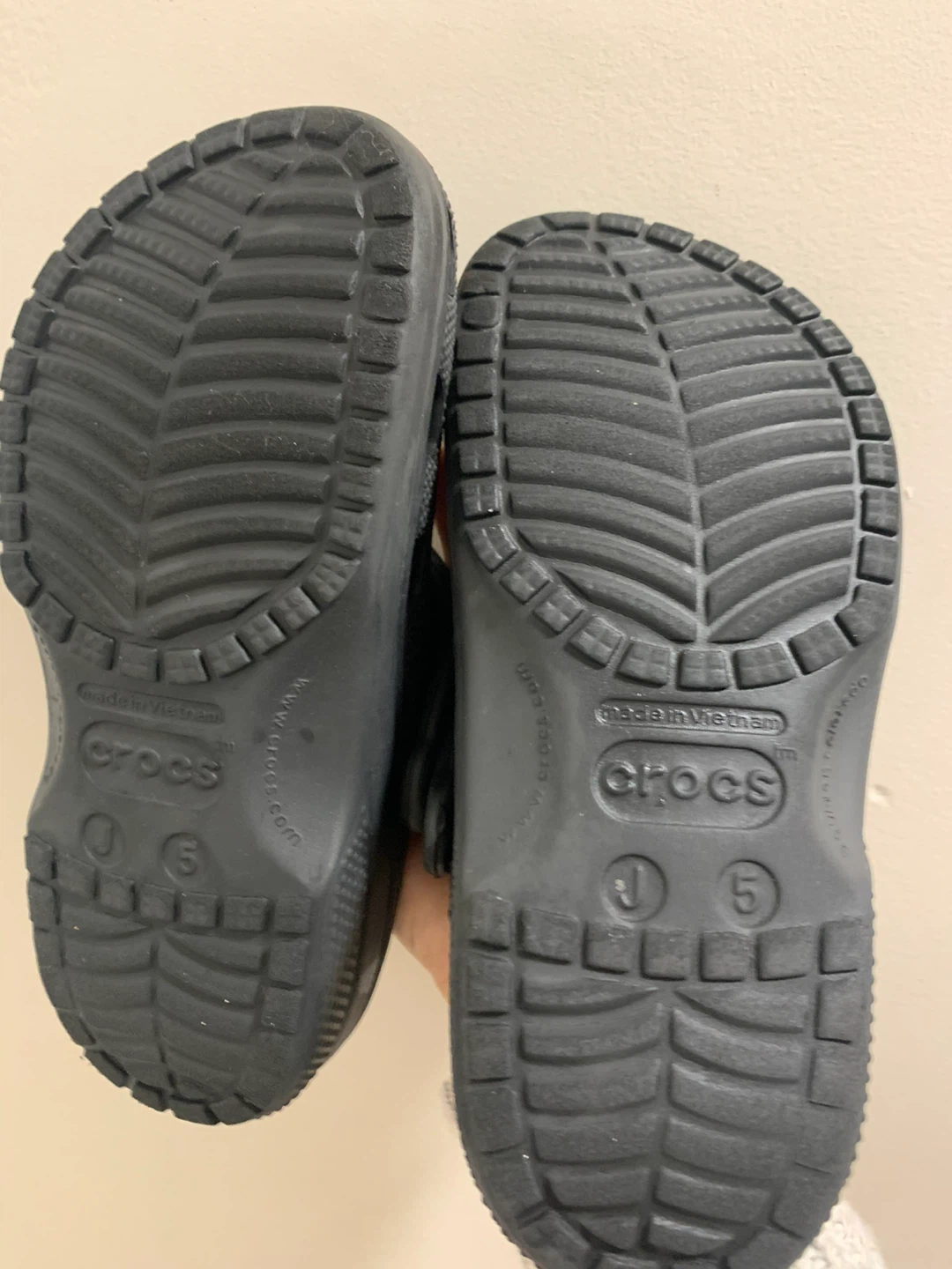 Crocs Classic Clog - Black, Size 5 - photo 3