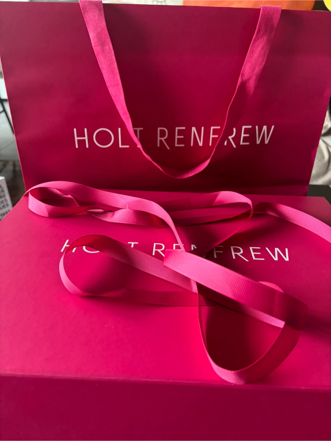 Holt Renfrew Gift Bag & Box - photo 3