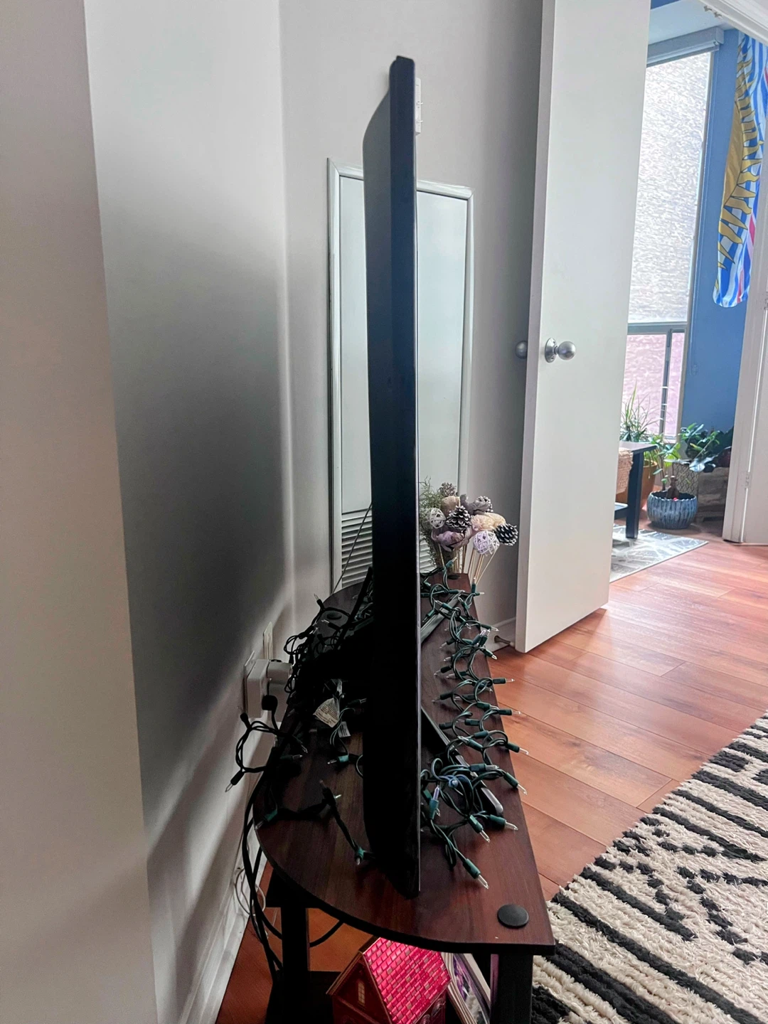 Samsung 55” UHD 4K Smart TV – Excellent Condition - photo 4