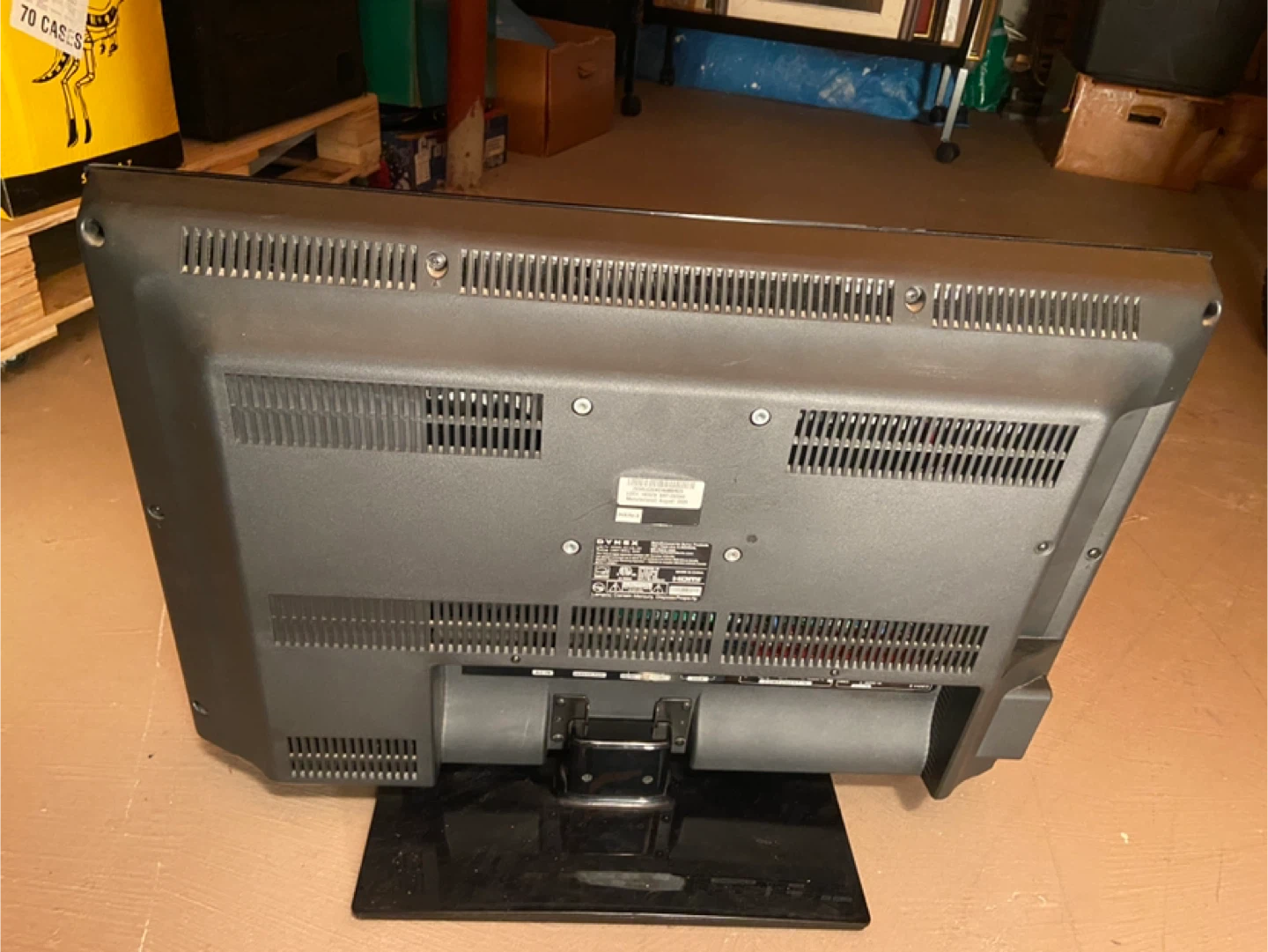 Dynex LCD TV - photo 2