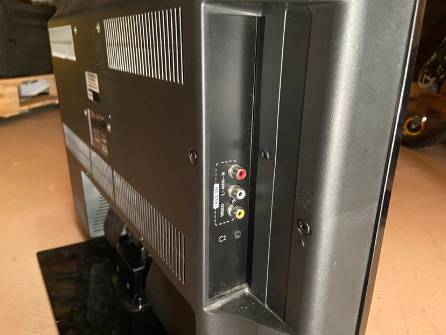 Dynex LCD TV - photo 3