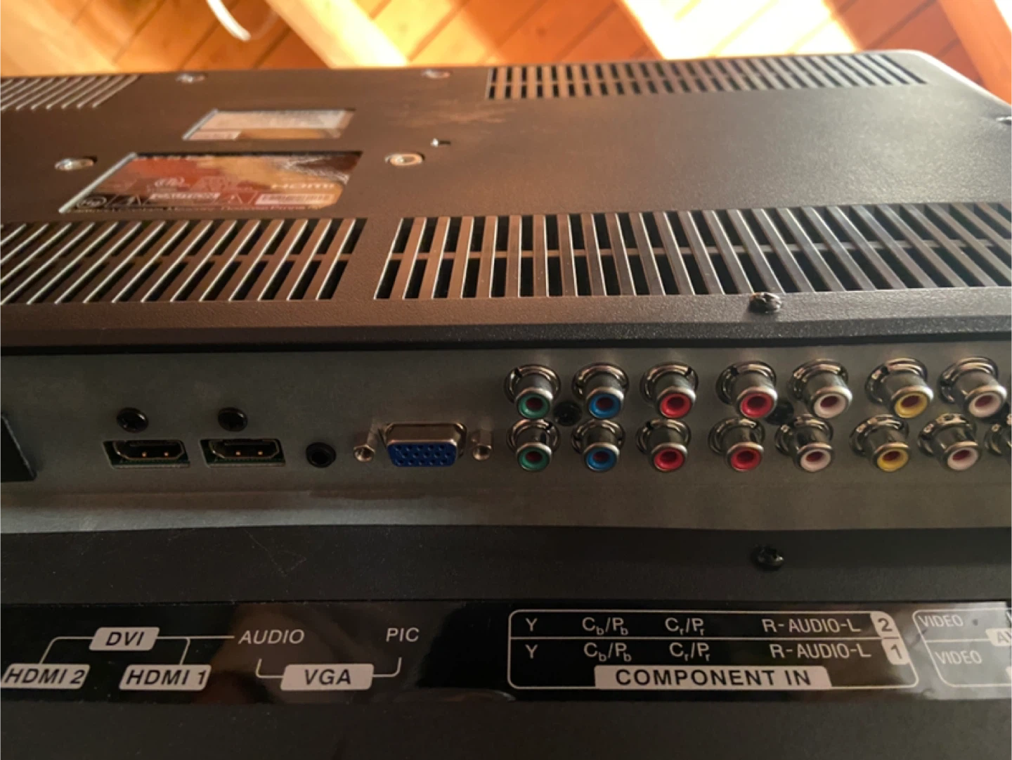 Dynex LCD TV - photo 4