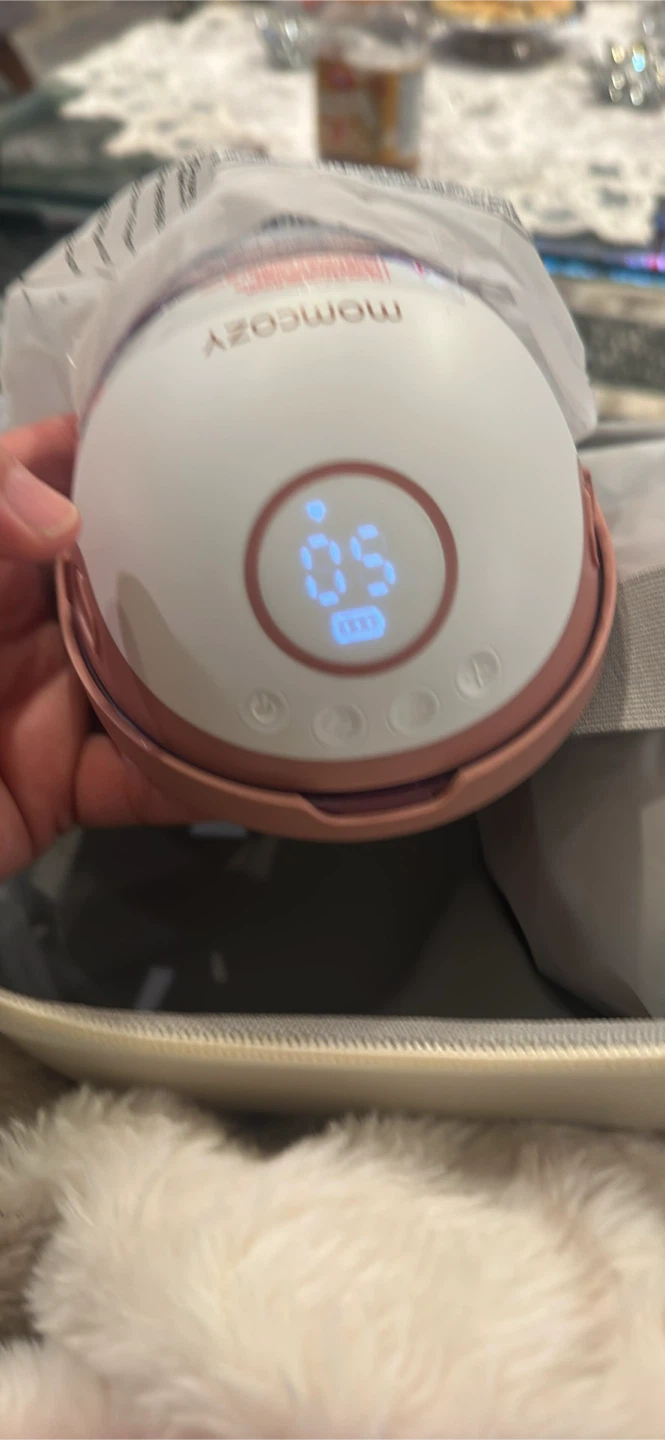 Momcozy Electric Breast Pump Only 1 unit working ! - photo 5