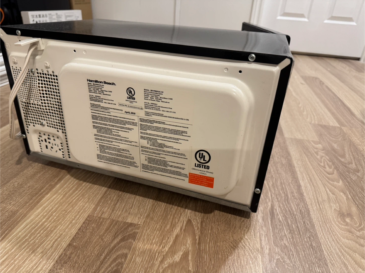 Hamilton Beach 900W Microwave - photo 3