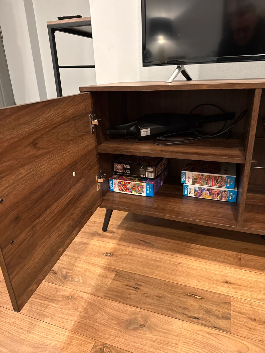 TV Console - photo 3