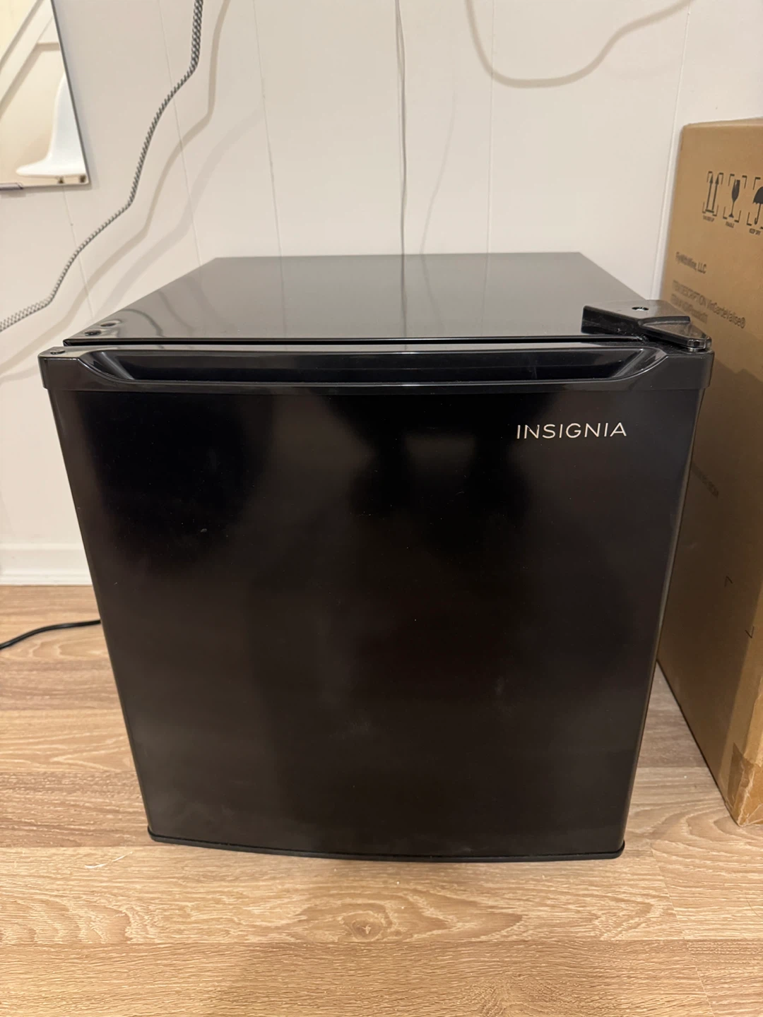Insignia Compact 1.7 Cu. Ft. Fridge - Black