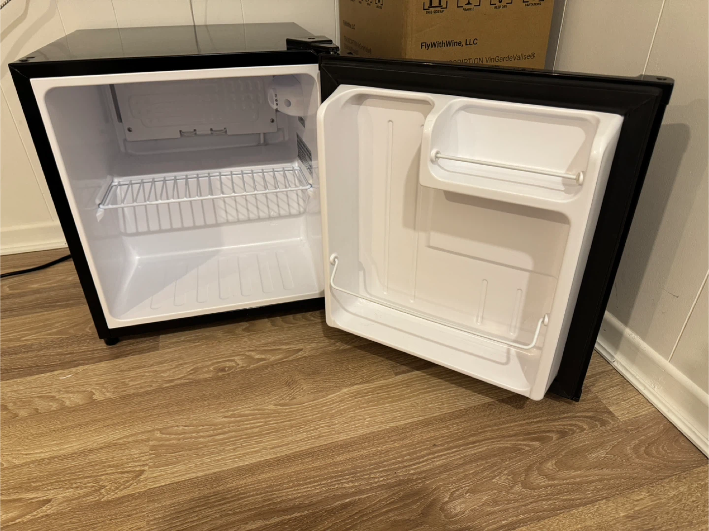 Insignia Compact 1.7 Cu. Ft. Fridge - Black - photo 2