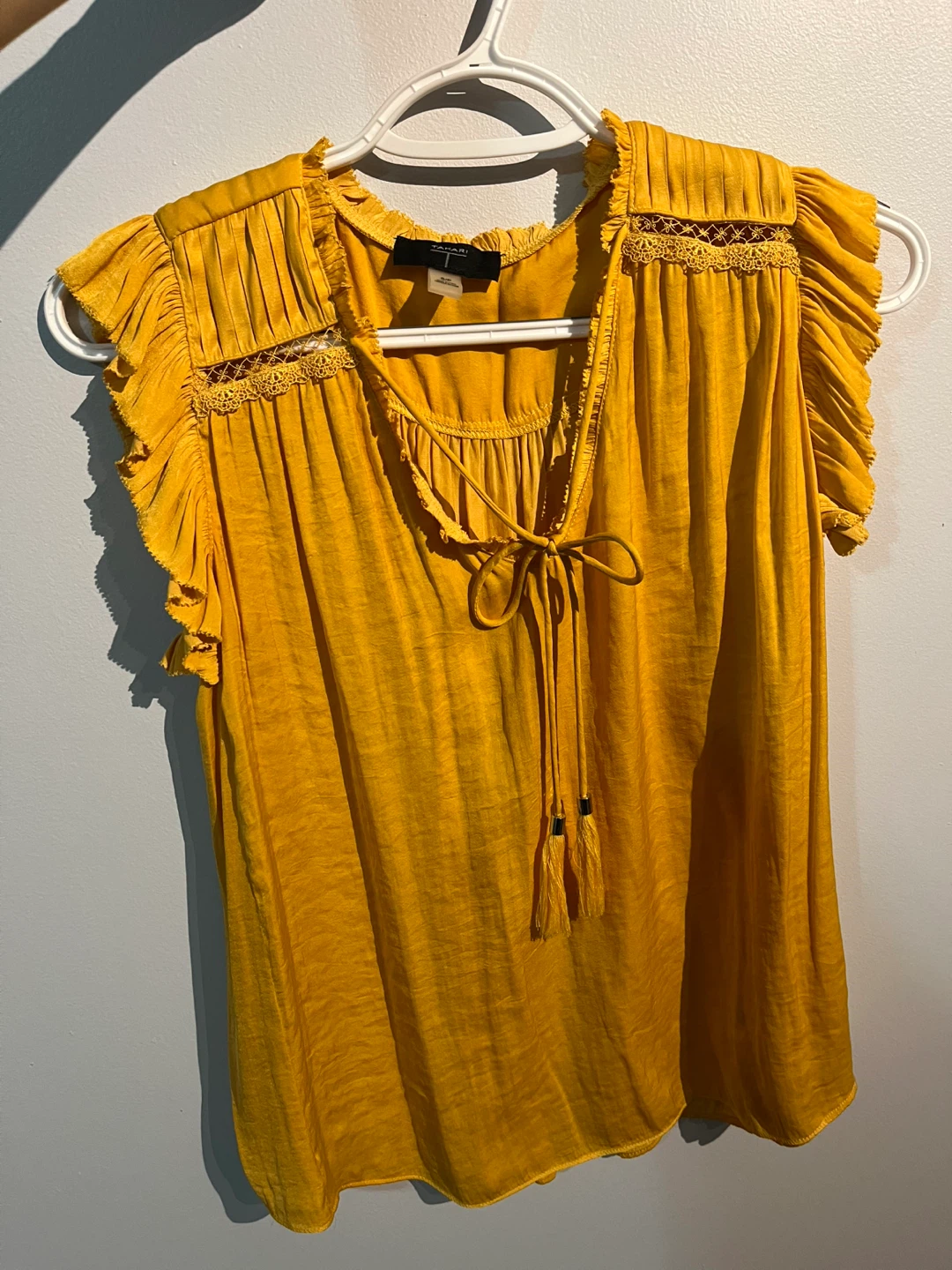Tahari Yellow Ruffle Blouse - Size S 🧡
