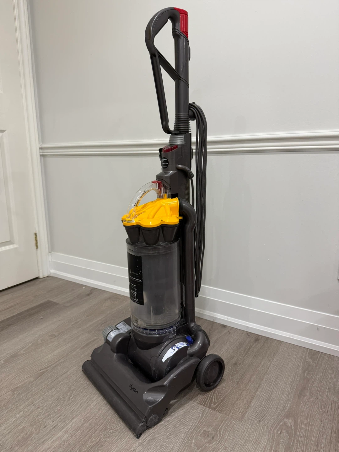 Dyson DC33 Upright Vacuum Cleaner