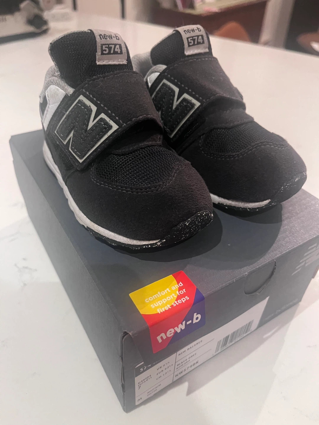 Size 7 New Balance 574 Hook & Loop Kids' Shoes  🧡