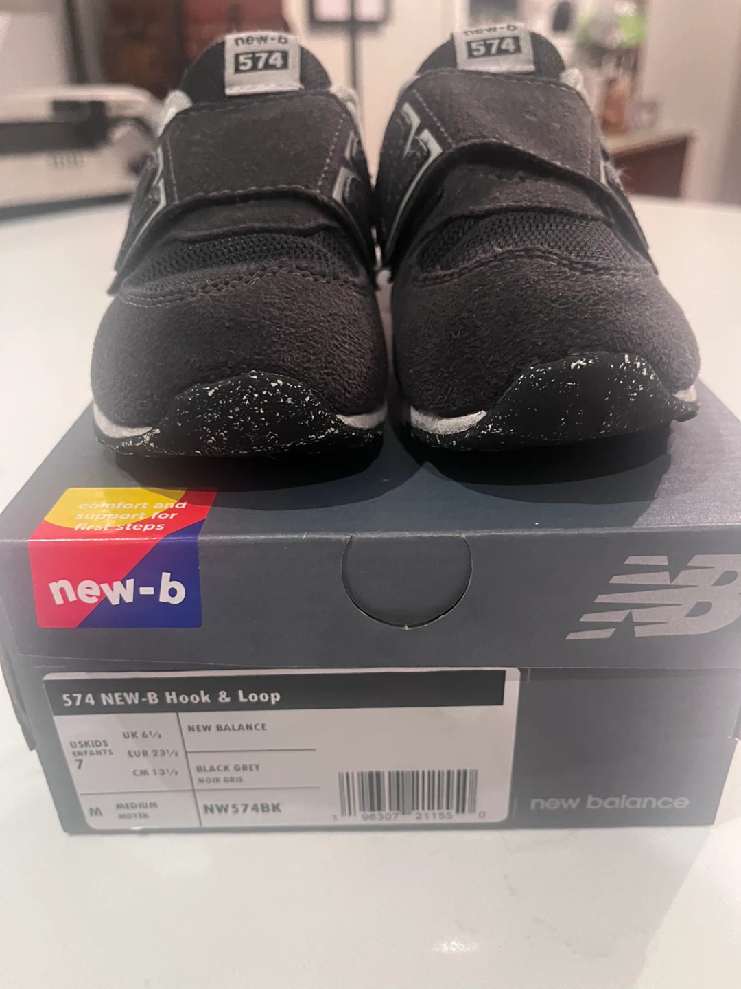 Size 7 New Balance 574 Hook & Loop Kids' Shoes  🧡 - photo 4