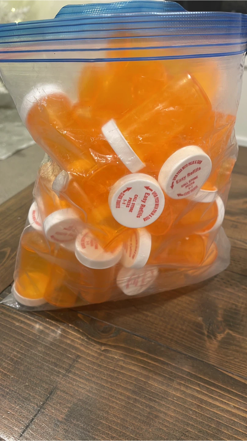 🧡Empty pill bottles - photo 4