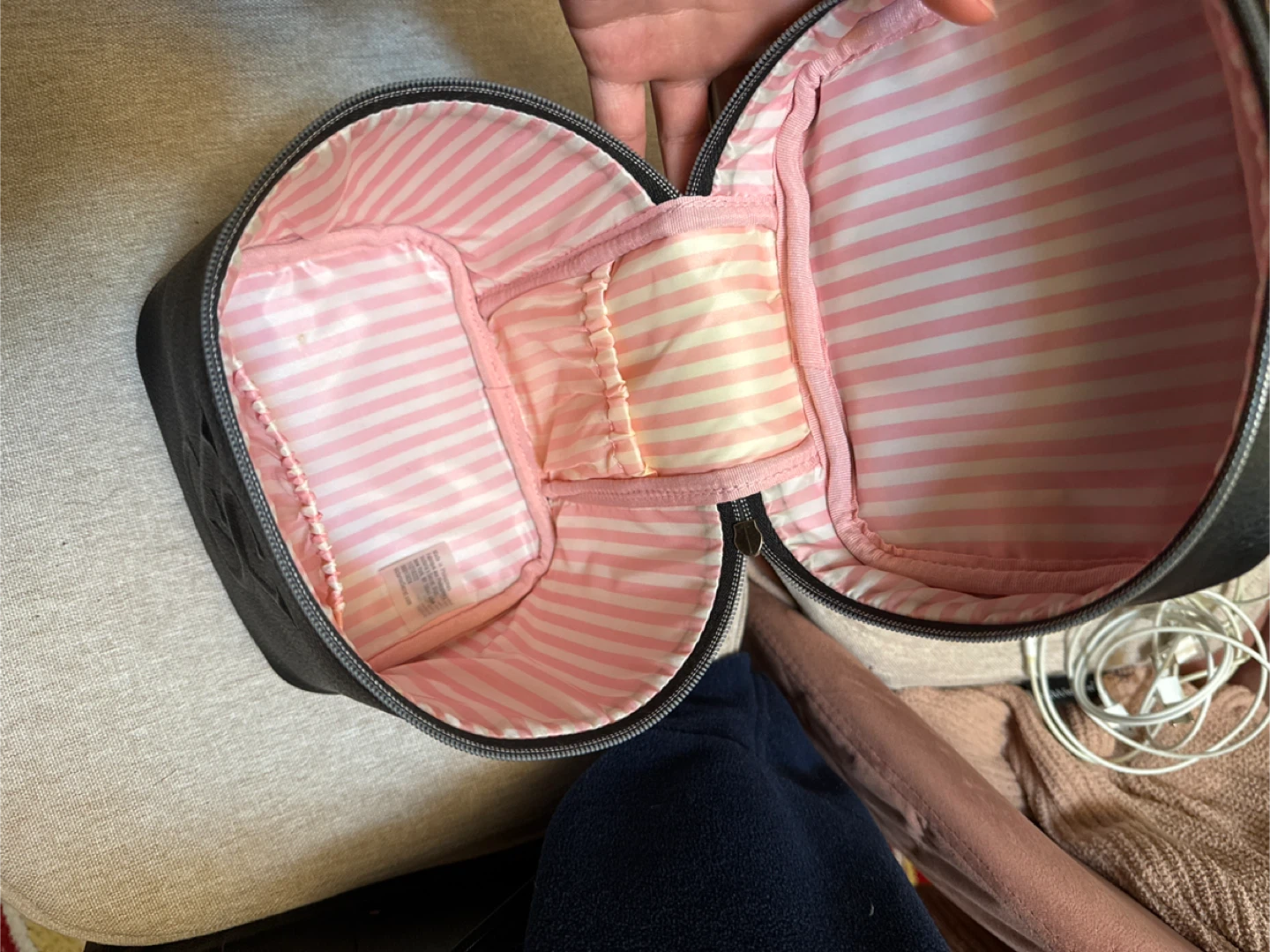 Victoria's Secret Black Round Cosmetic Bag🧡 - photo 2