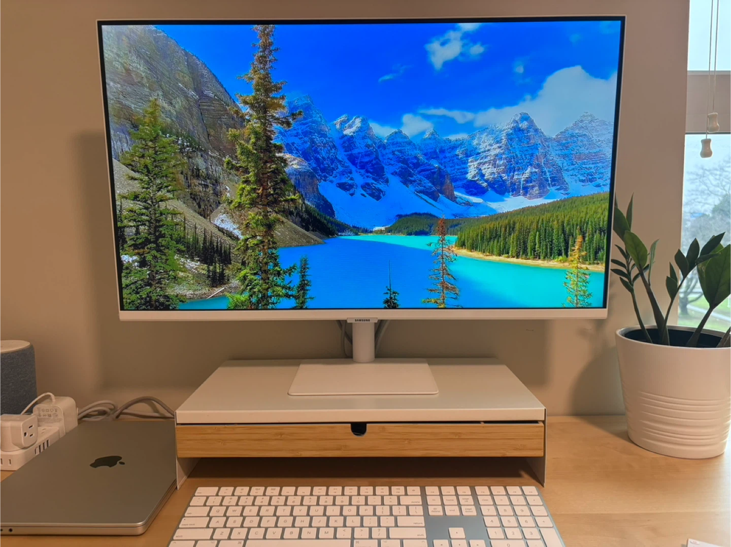 Samsung M5 32 inch smart monitor