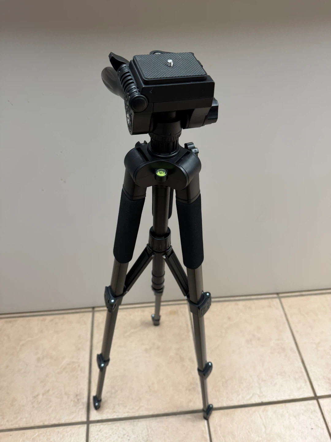 Arsoer 69 inch Camera Tripod - photo 3
