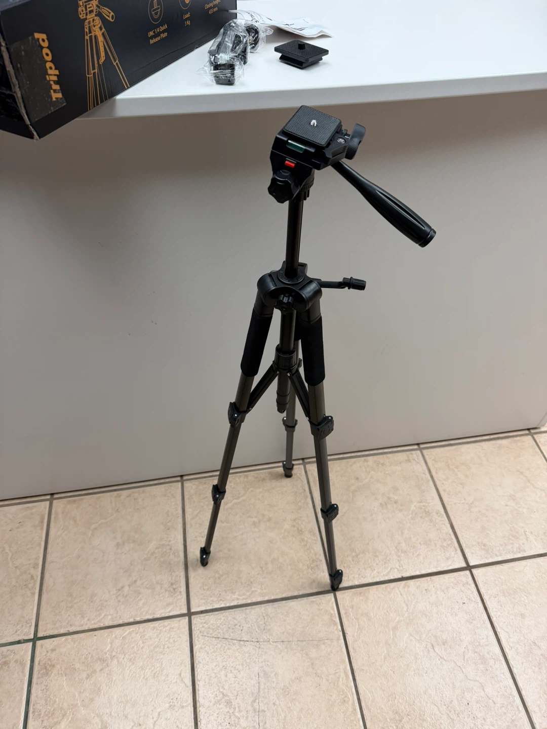 Arsoer 69 inch Camera Tripod - photo 2