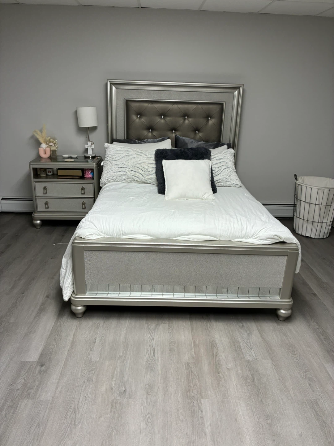 Bedroom Set - Bed, Nightstand, Dresser - photo 4